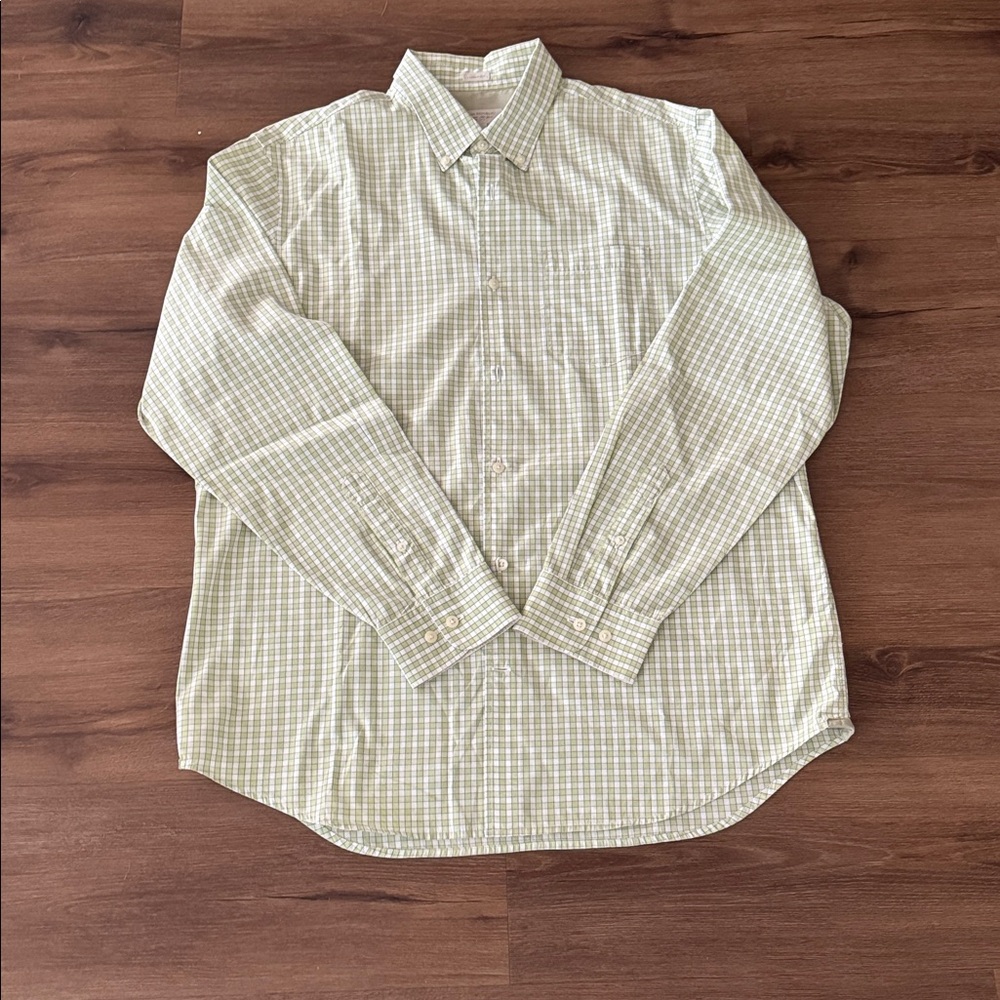Banana Republic Men's Classic Plaid Button Up Shirt. Size L